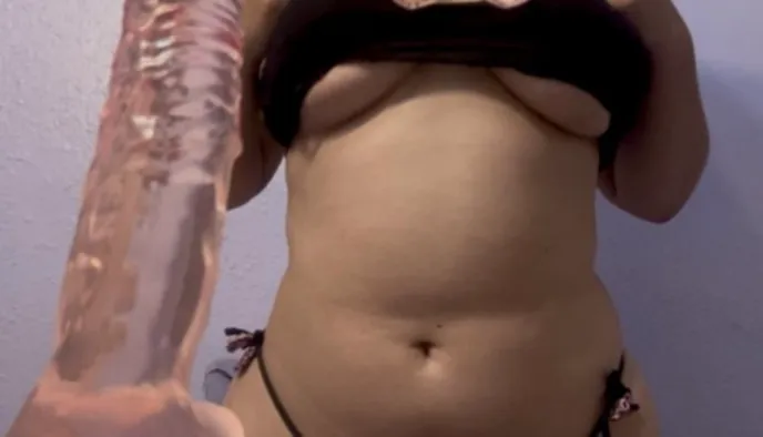 What's the first thing you noticed? snapchat:avelinewindys posted by Professional_Hall604