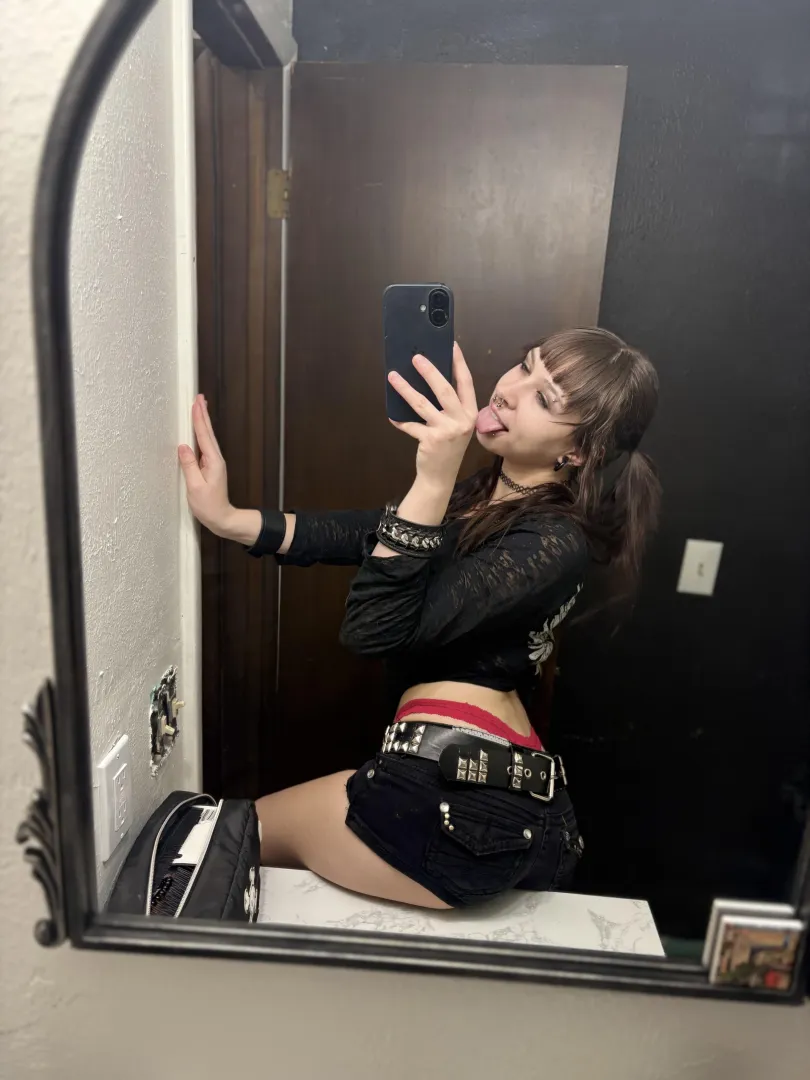 what’s your favorite color to see posted by _gothbaby