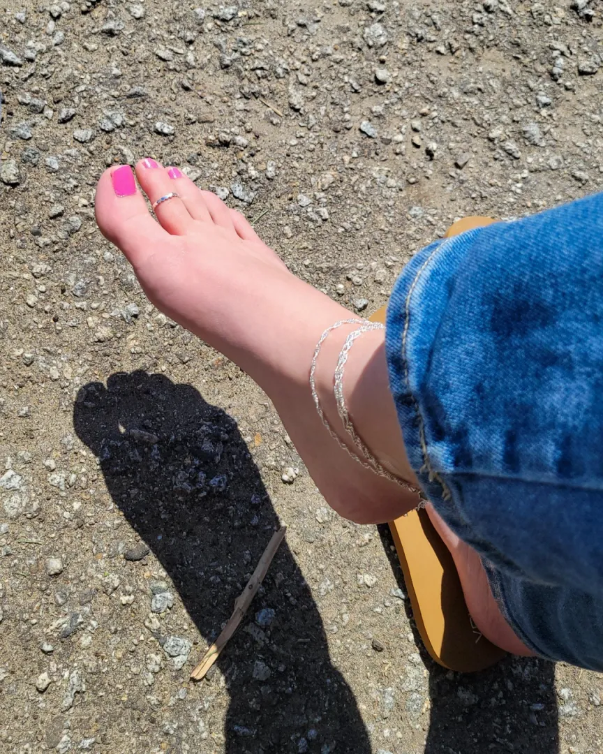 When the suns out are are my feet posted by BareFootBabexoxo