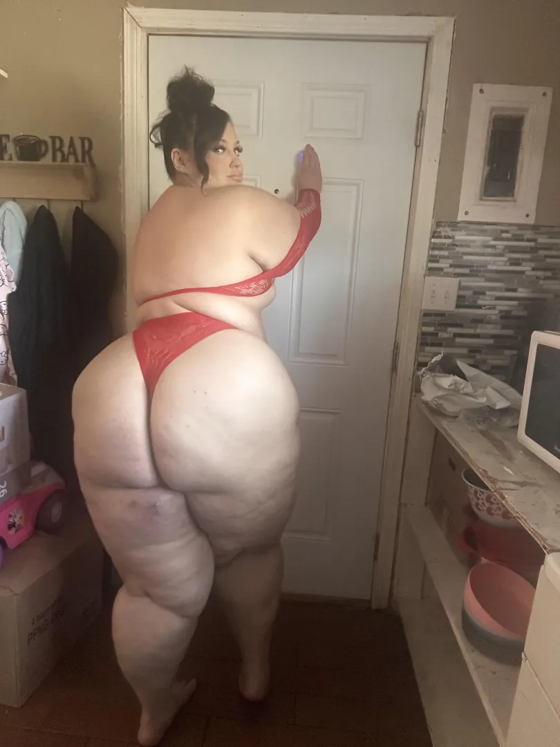 When you come home, I’ll be cooking in my lingerie for you posted by Lenatheoggg