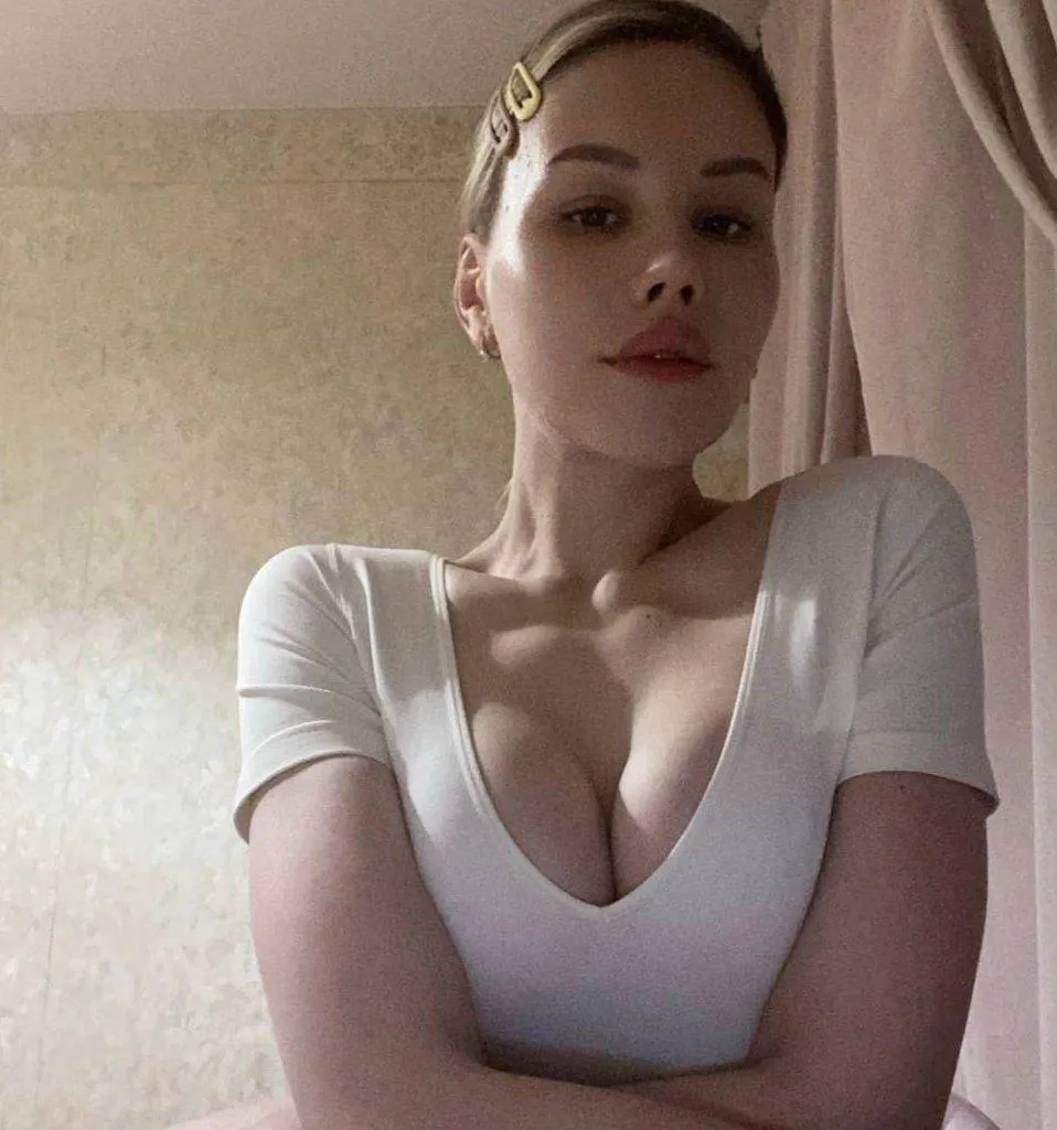 When you don't get enough hugs,
you have to handle it yourself. posted by Katerina_Mayers