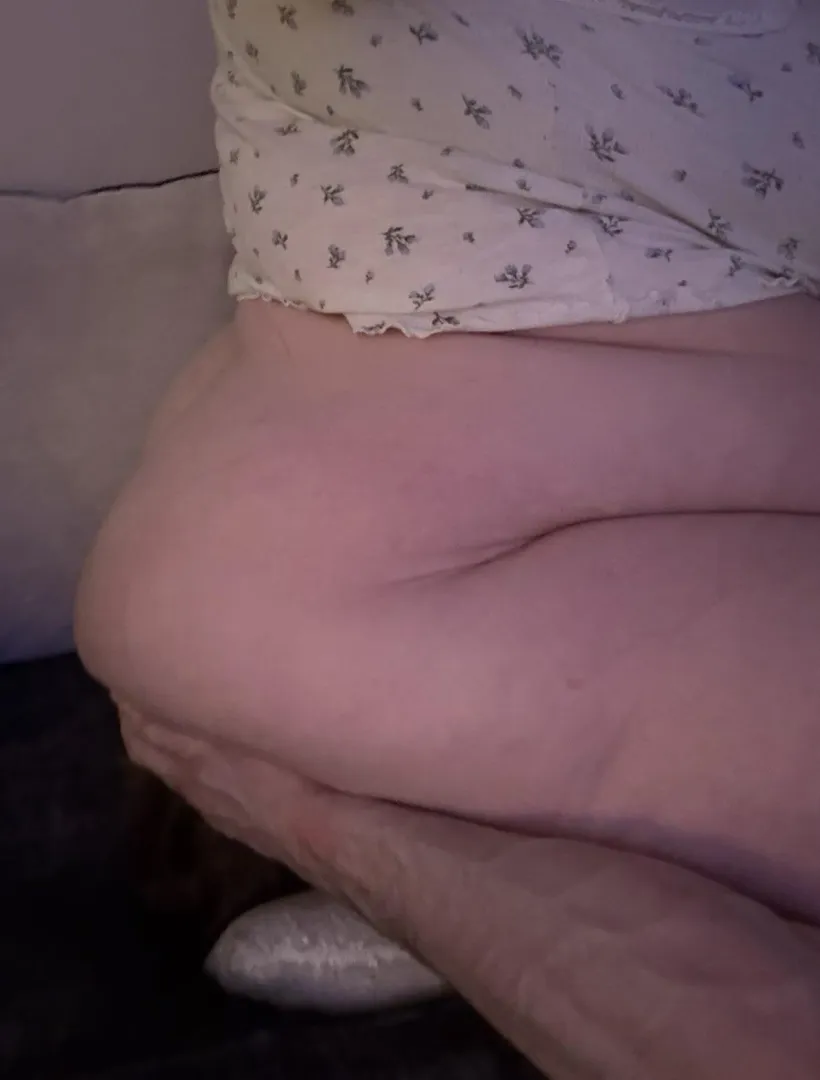 Where a good ass slave belongs ‍ posted by BritishSsbbw_Goddess