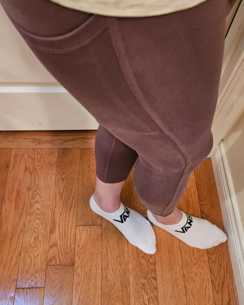 Where are all my sock lovers at. From clean and crisp, maybe you're into wet socks, or you like them dirty and messy disappearing in a giant cake, whatever it may be, check out below by leggingsgirl15