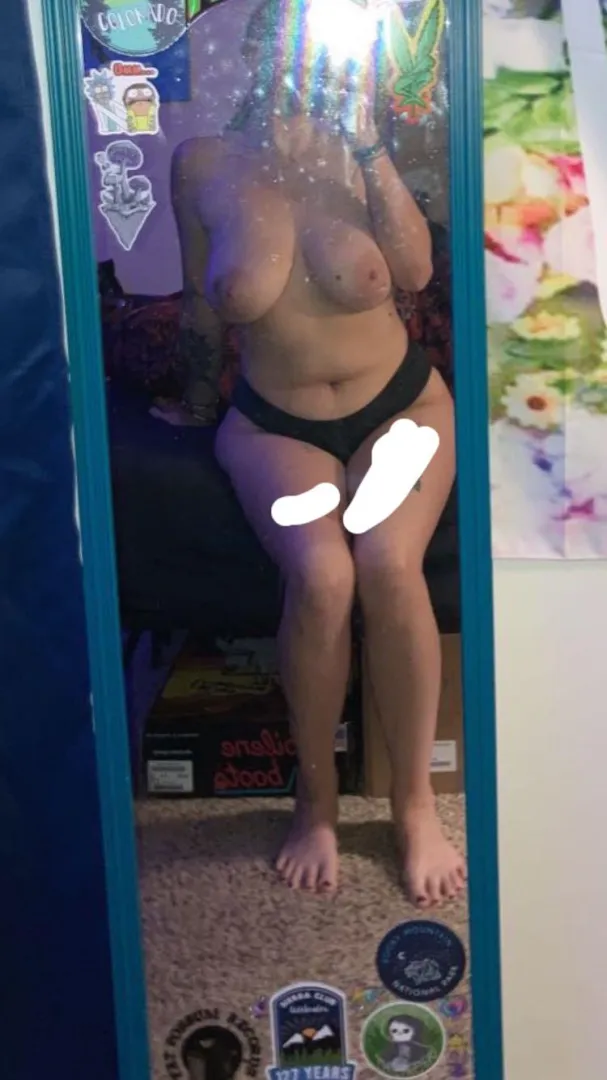 Where are girlies that wanna play?   (oc) posted by Exact-Phone-1494