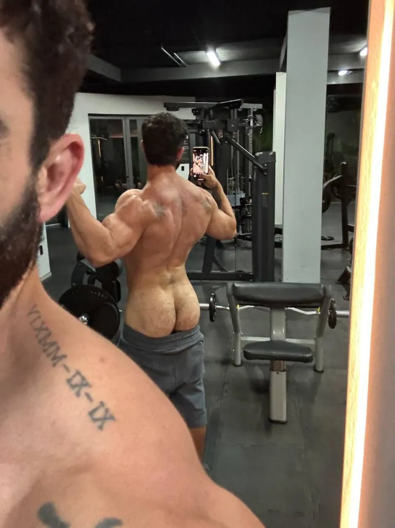 While I train I take a photo posted by deliciousfreckled