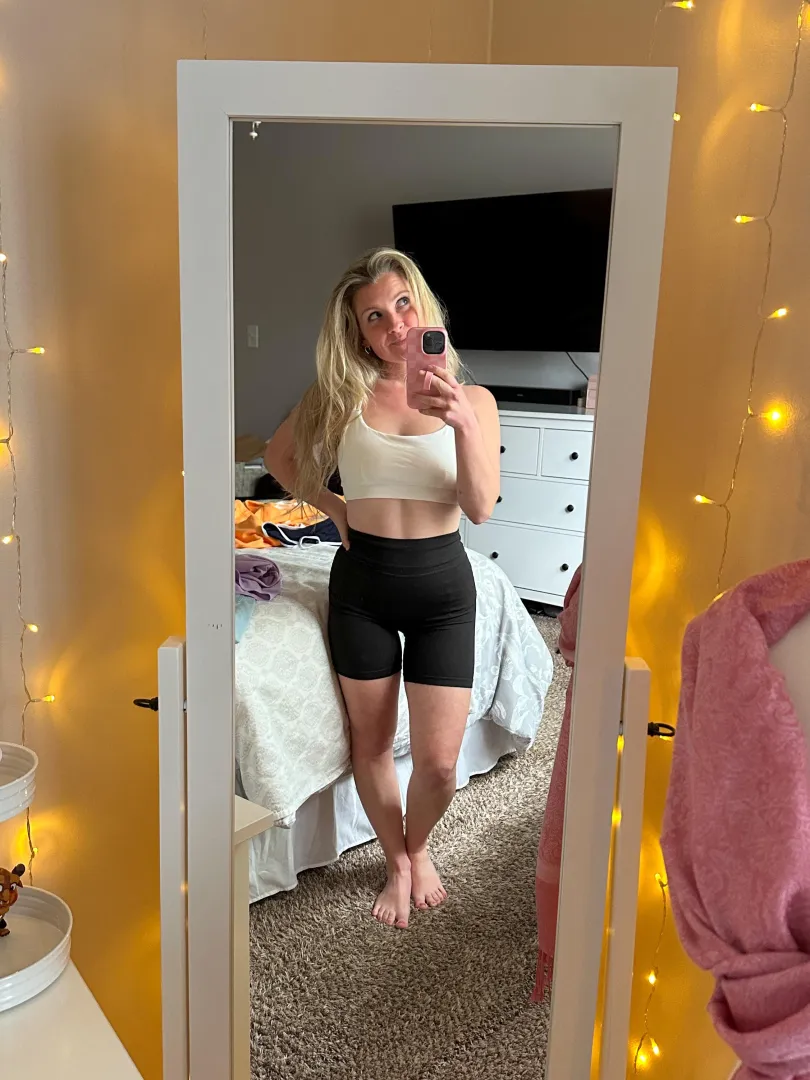 White always makes me feel tan, no matter how pale I am posted by pintsizechic