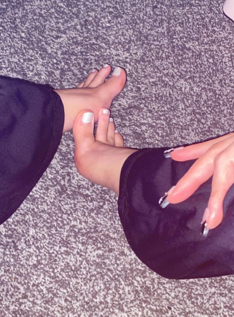 white toed princess  posted by angelgirl4u