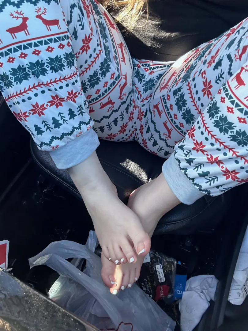 white toes are just perfect... Get licking  posted by kyselle