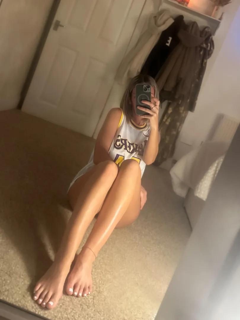 White toes, quiet nights  posted by TipToeToMe-x