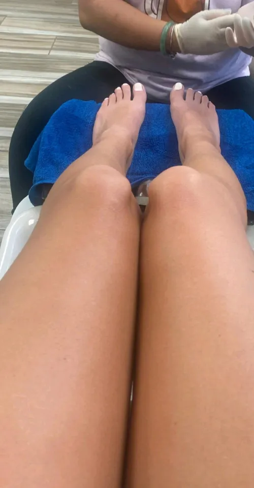 White toes + tanned legs = your new obsession  by SexxxyToes4u
