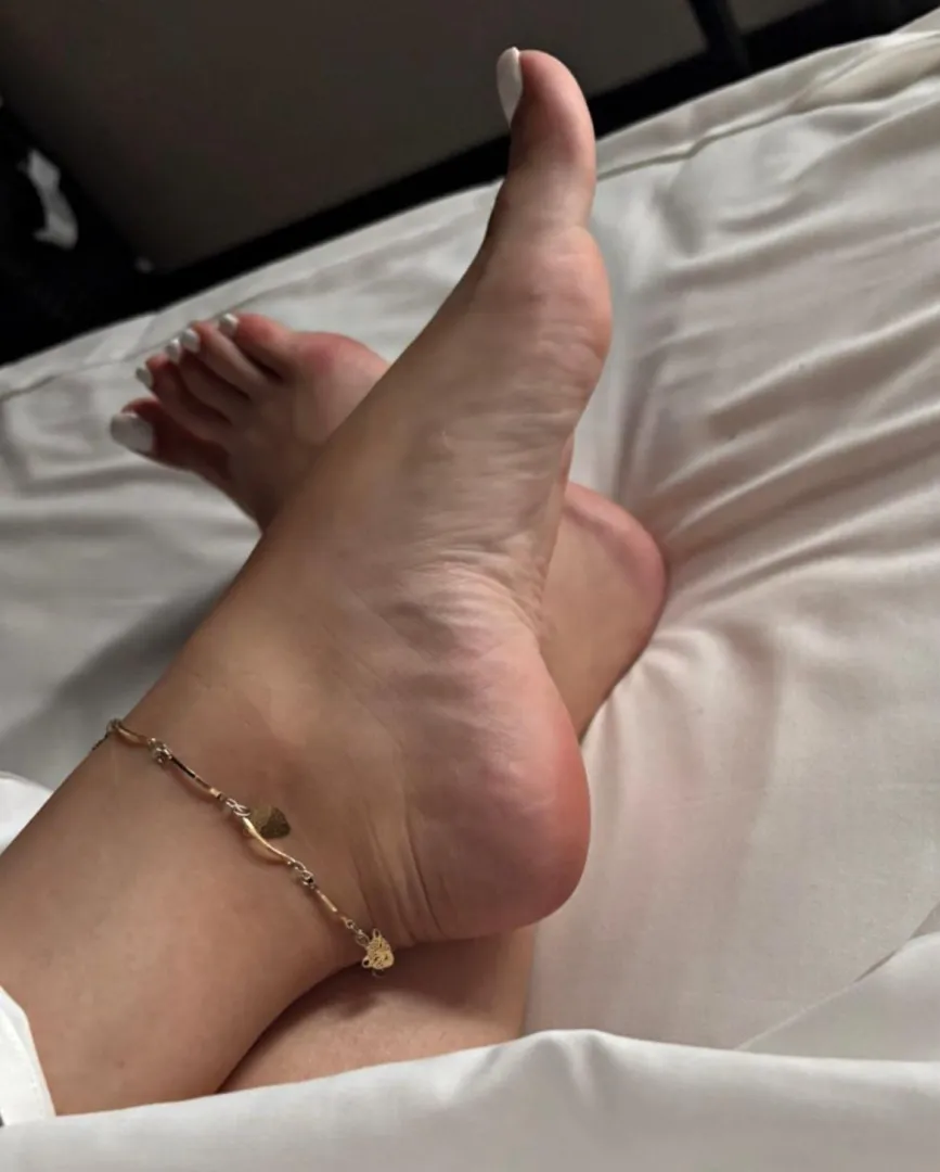White toes you can’t ignore posted by devinetoso