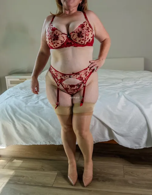 Whitney in any color is timeless by BuxomWifeNextDoor