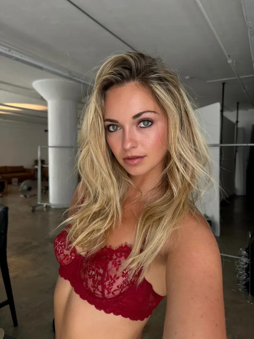 Whitney Thornqvist posted by DolGrenn