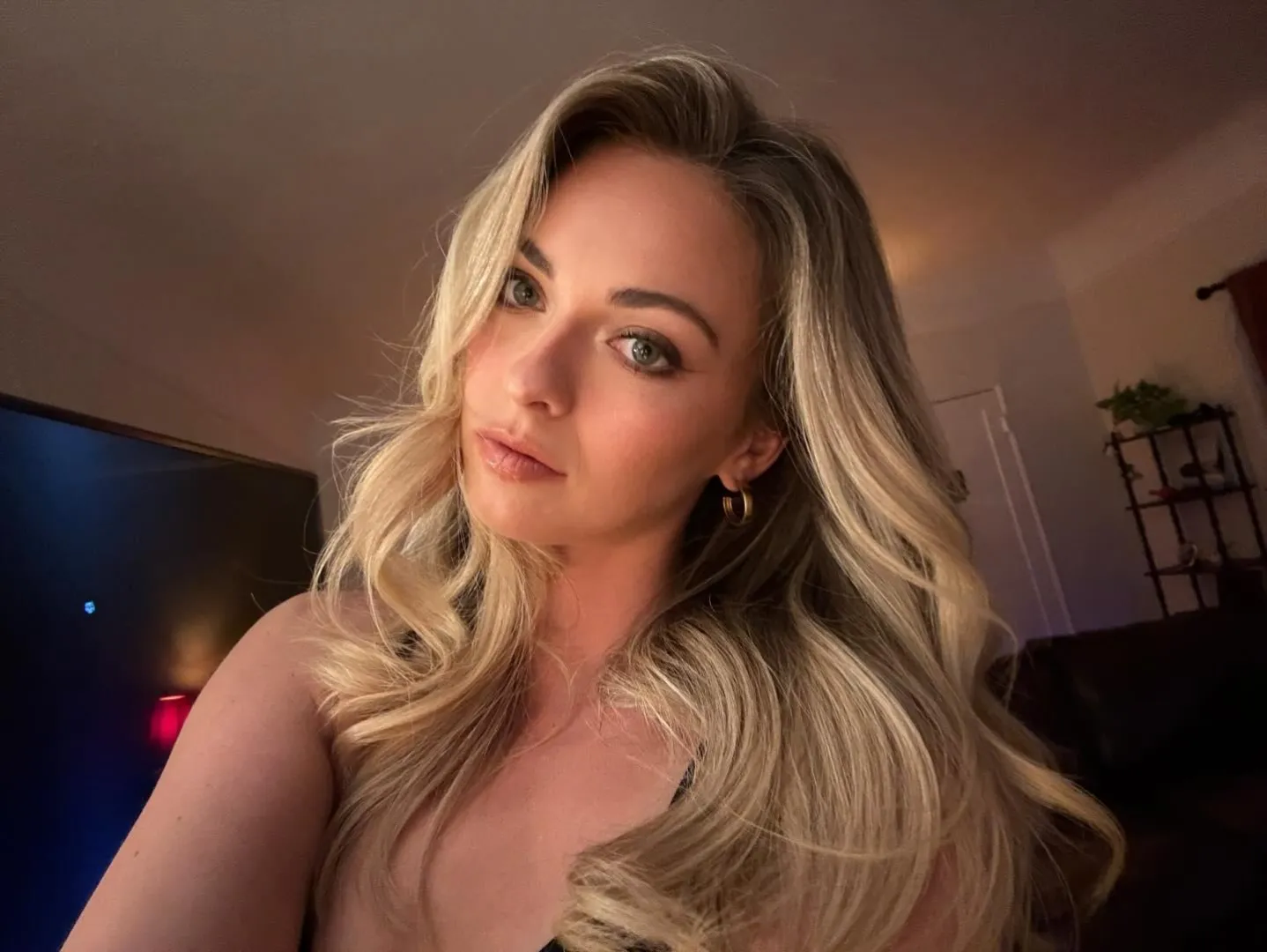 Whitney Thornqvist posted by DolGrenn