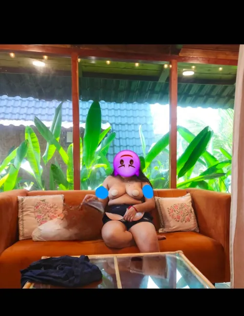 Who all you think could get to peak from those windows..and what would you do if you would be the one to see.. by Great_Barracuda_2412