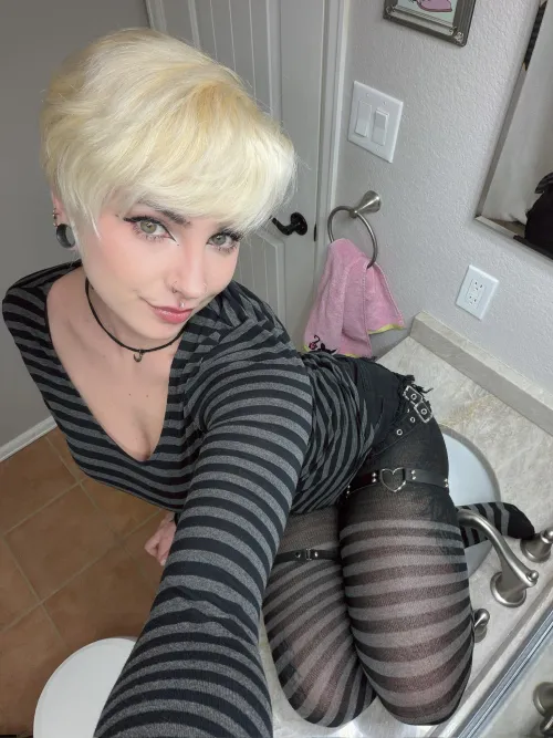 who else likes stripped tights? I love the way I look in them by reeyue