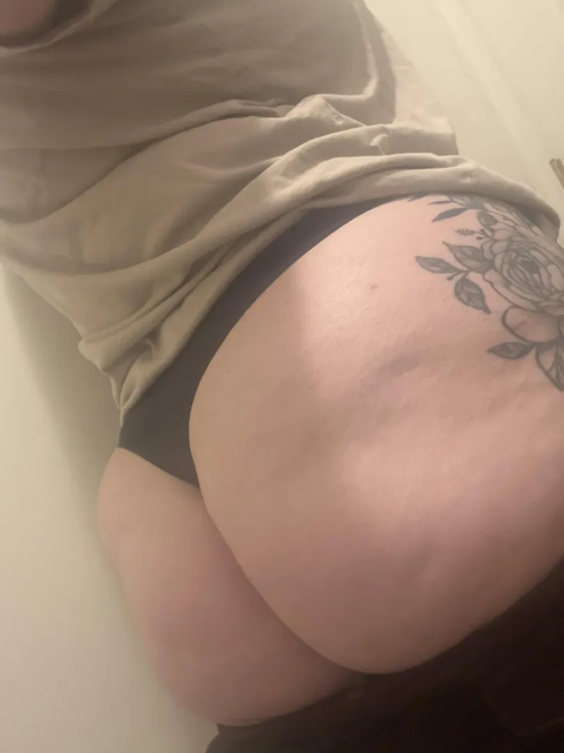 Who else loves a little black thong? posted by CurvyDevotion