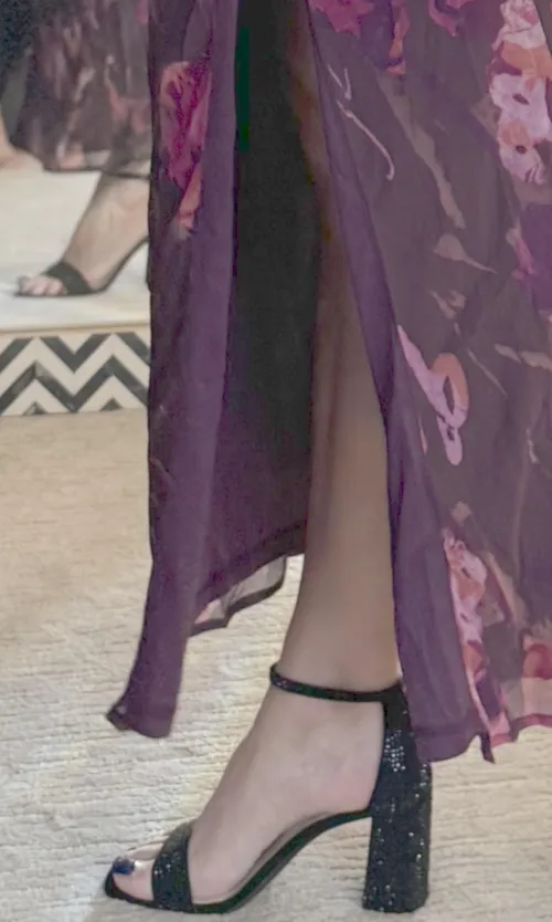 Who likes a sexy MILF in heels? by CaptainFantastic0211