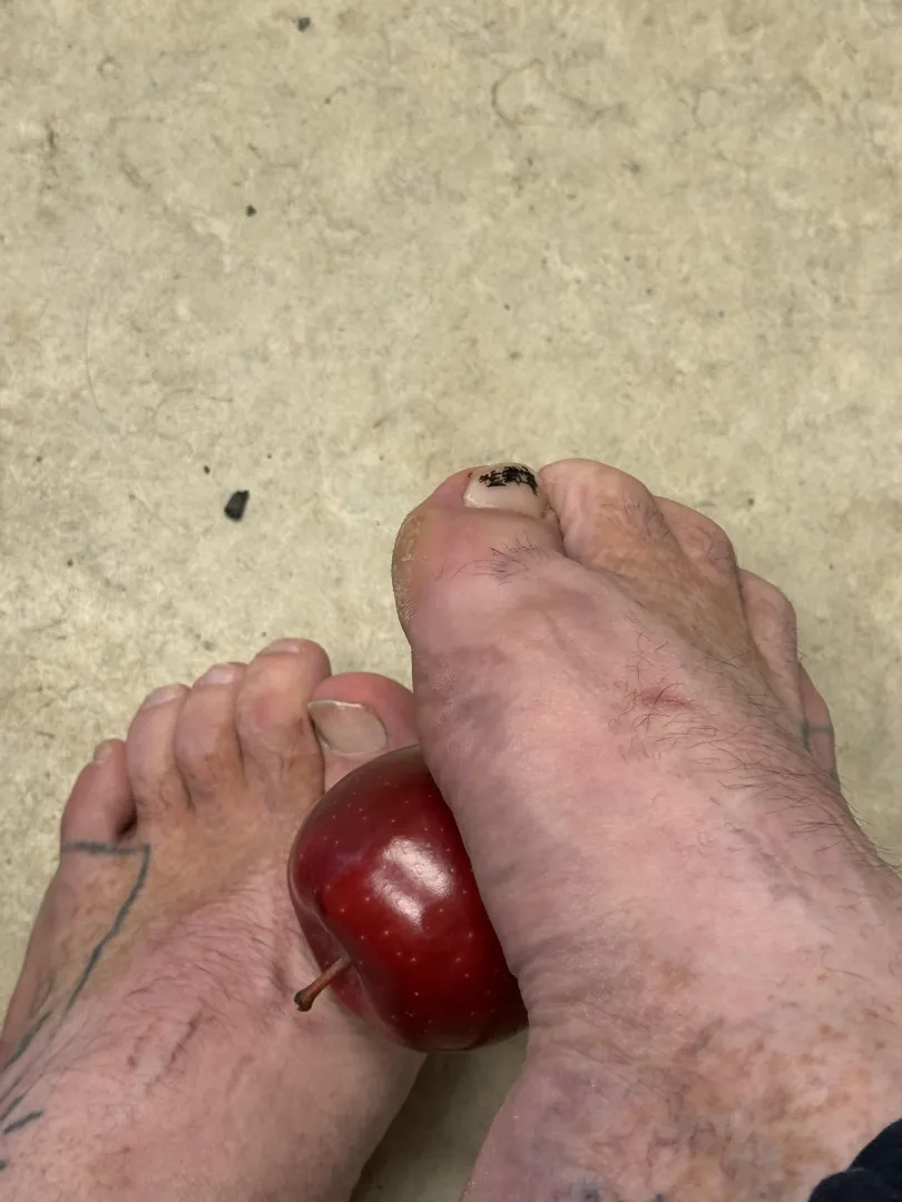 Who likes apples posted by AffectionateAlps481