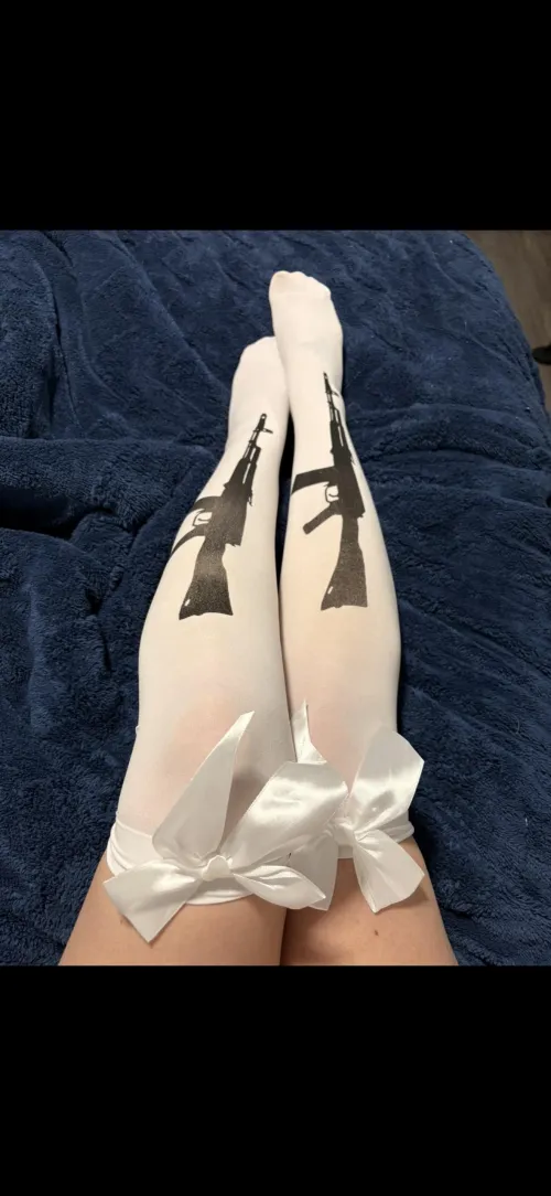 Who likes knee highs  [f] by VeiledVibe