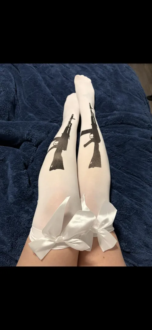 Who likes knee highs  [f] posted by VeiledVibe