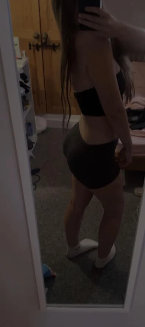 Who likes my slutty feet (non-binary) posted by Dry-Trick139