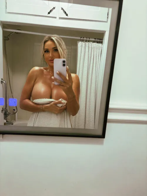 Who likes thick milfs? by azriamoon