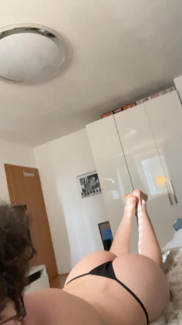 Who needs a femboy for his valentines date?❤️~ posted by femboyy_lauraa