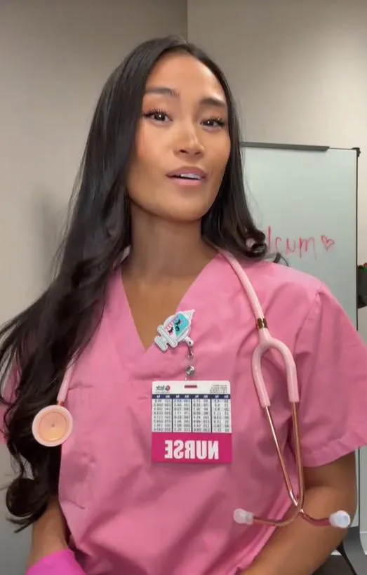Who needs a hospital gown when you’ve got this much charm?  posted by nursesunshinexo