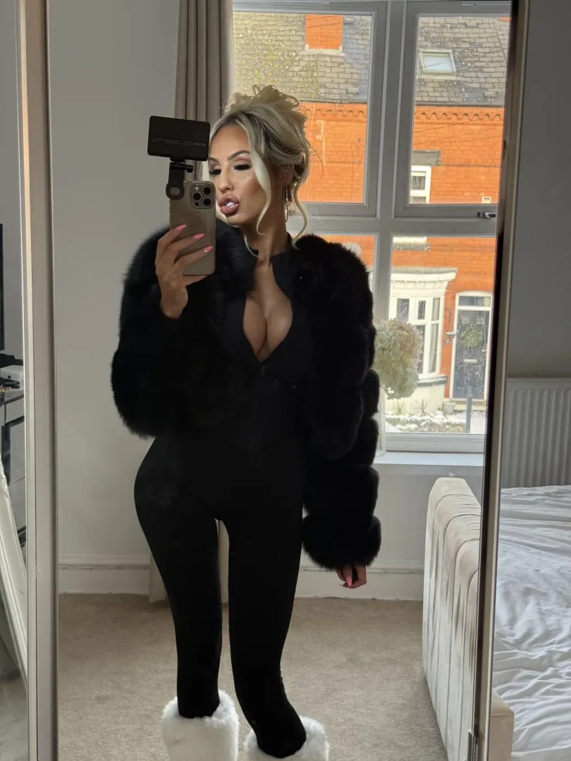 Who needs armor when I’ve got leggings like these? posted by CakeSupp