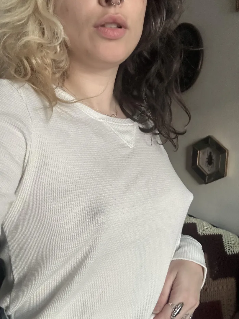 Who says a modest top can’t be sexy too? ;) posted by Ellz1013