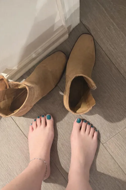 Who thinks I should put my boots back on? by Dry-Tax5820