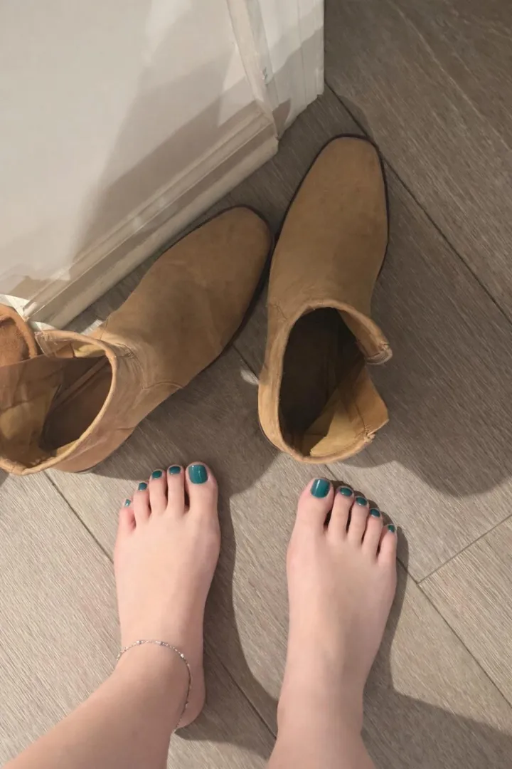 Who thinks I should put my boots back on? posted by Dry-Tax5820