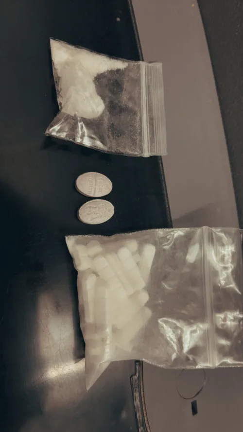 who wanna party friday . hmu visiting by brainwash789