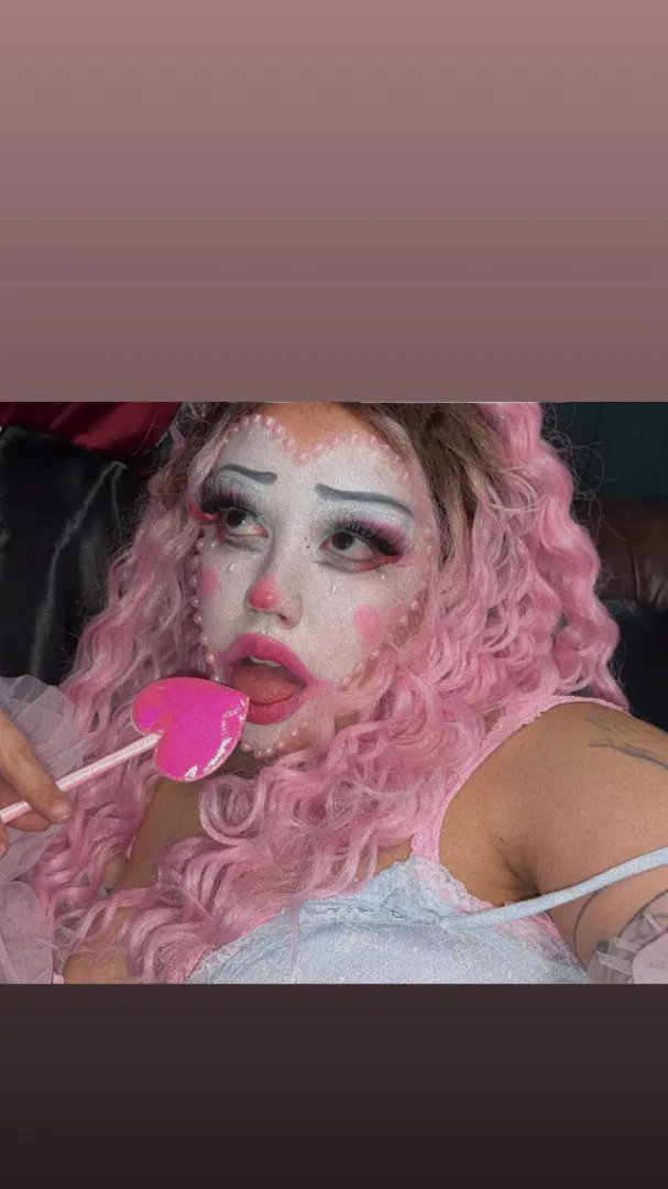 Who wants a clown bb Valentine?  posted by Foxy-satan