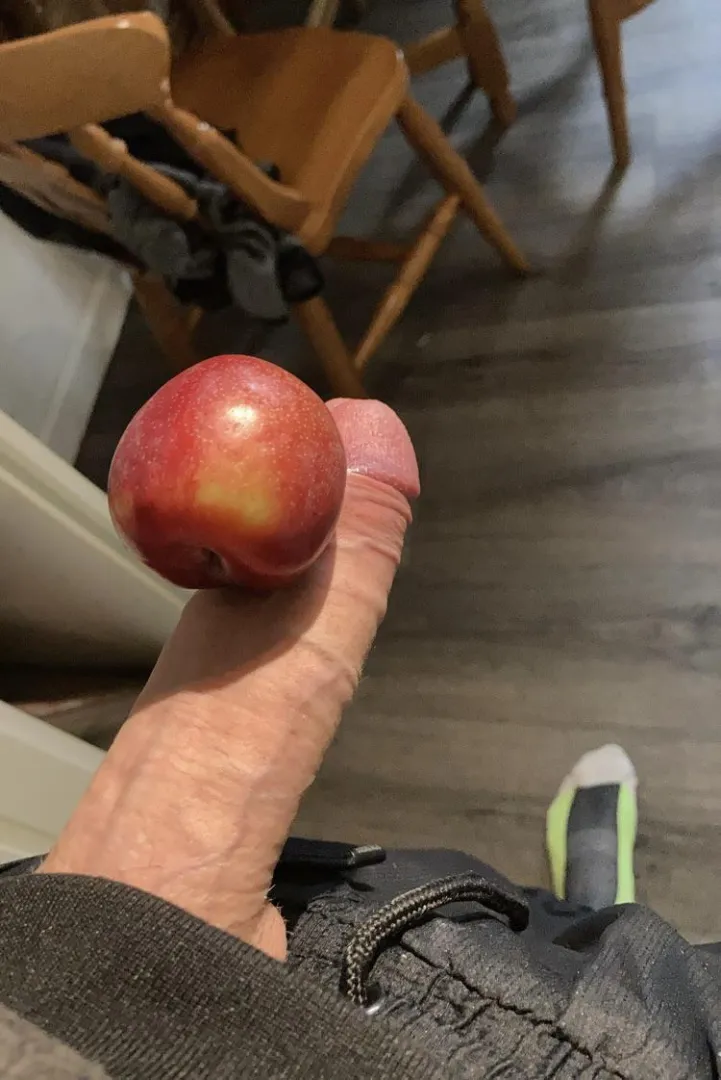 Who wants a juicy snack?  posted by OttersWhopper