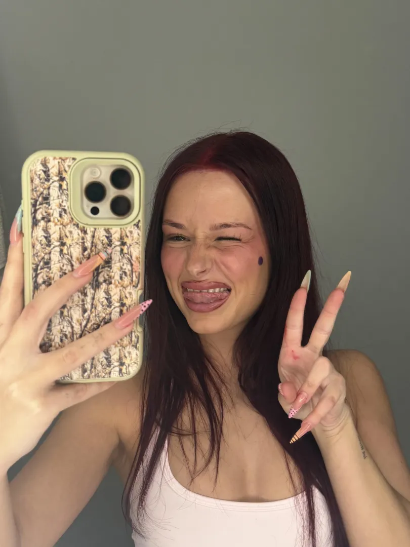 Who wants back scratches? posted by sophiemillurx