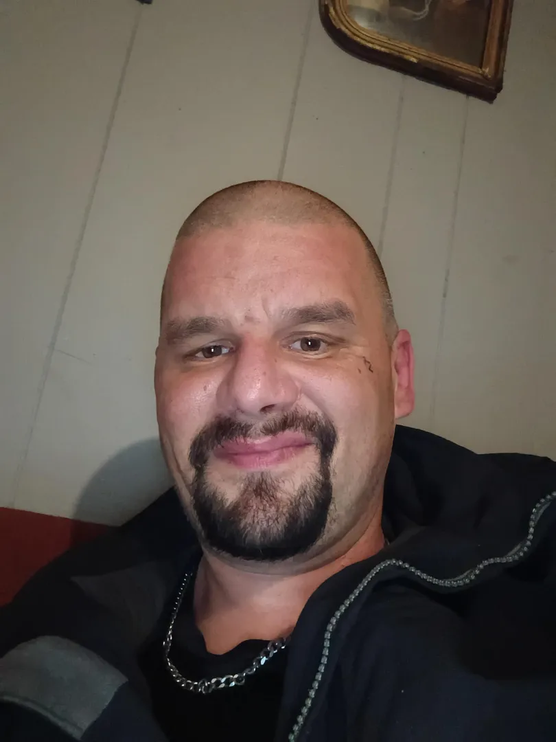 Who wants to chat posted by brian3783