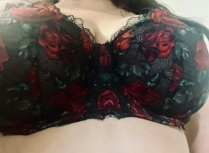 Who wants to cuddle with mommy? by LadyAlura