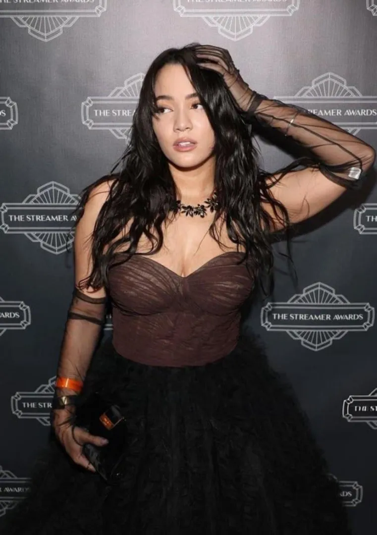 Who wants to feed me cinna while I stroke posted by Temporary-Anybody489