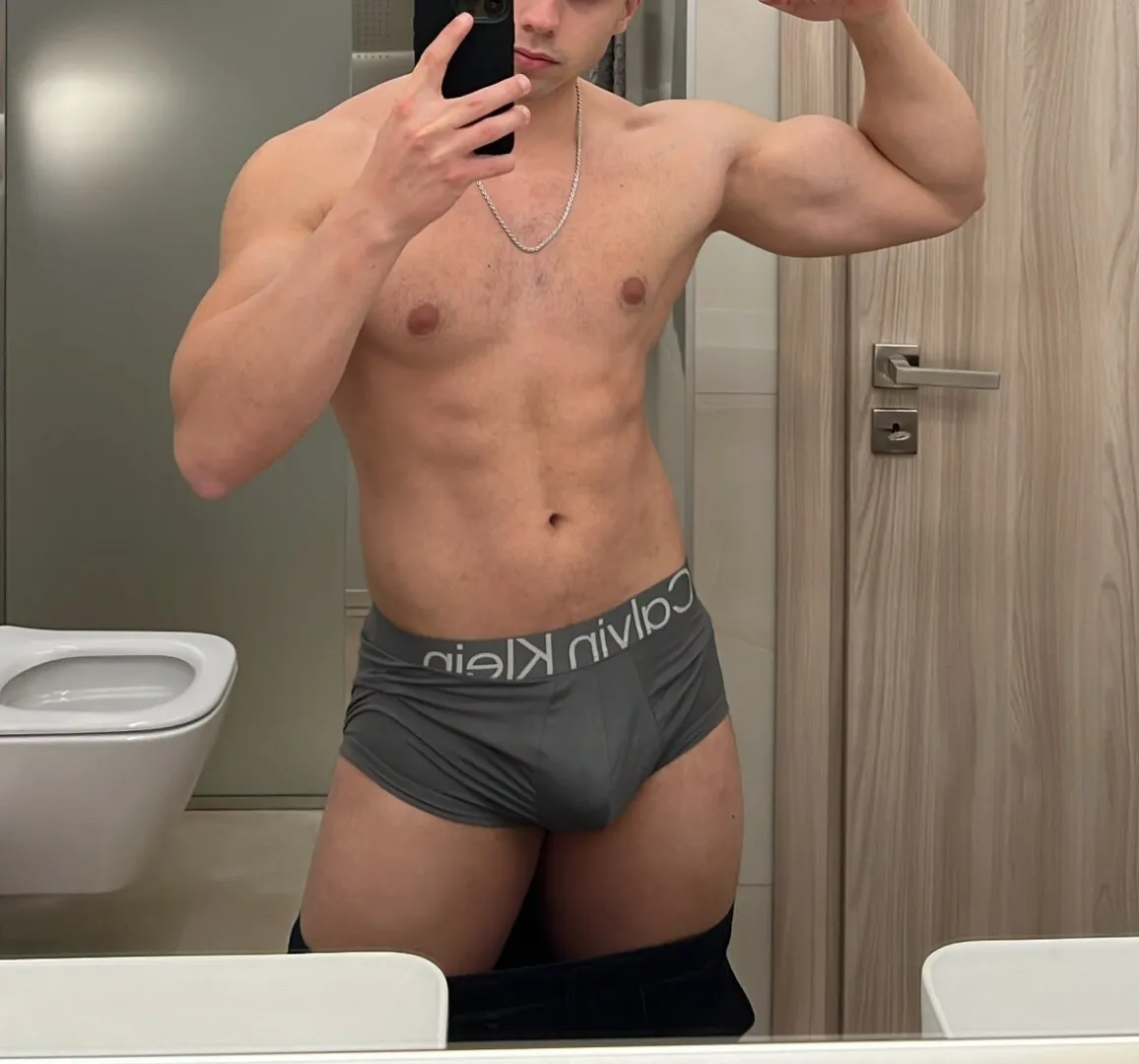 Who wants to flex with me? posted by HornyKrakenOverdrive