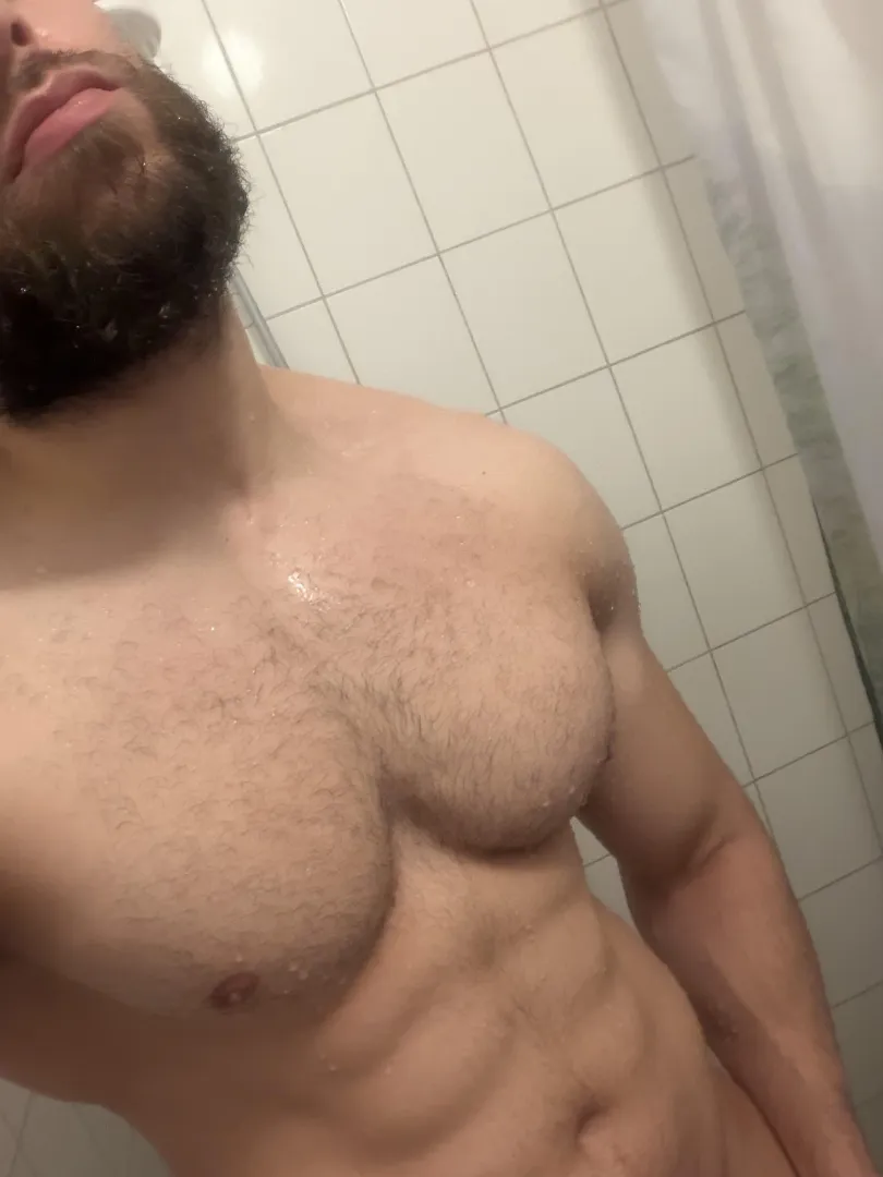 Who wants to have a shower with me posted by eltigre070