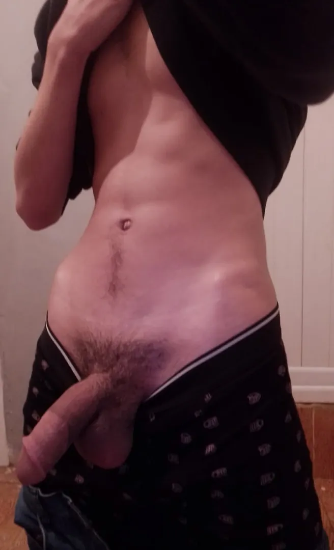 Who wants to see this dick in their DMs? posted by aleeeecccc