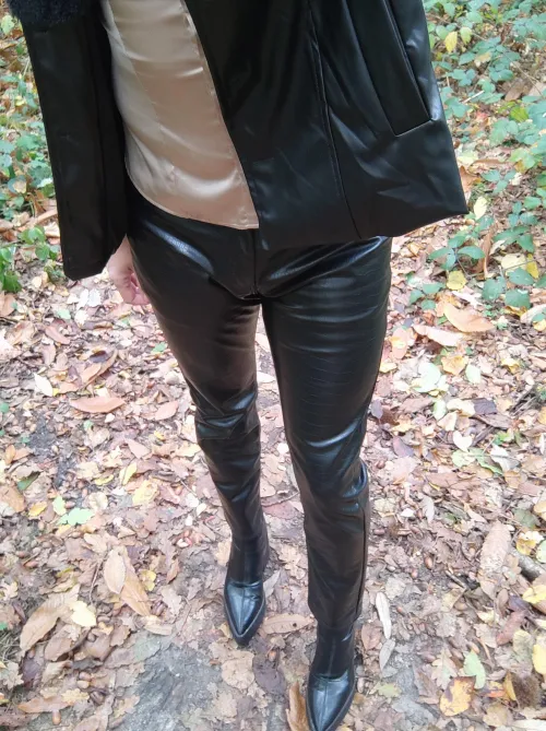 Who wants to talk? by Andro_Gyn