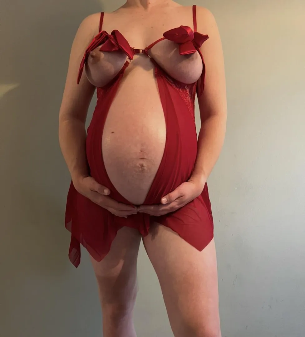 Who wants to unwrap me? posted by Knocked_Up_Natalie