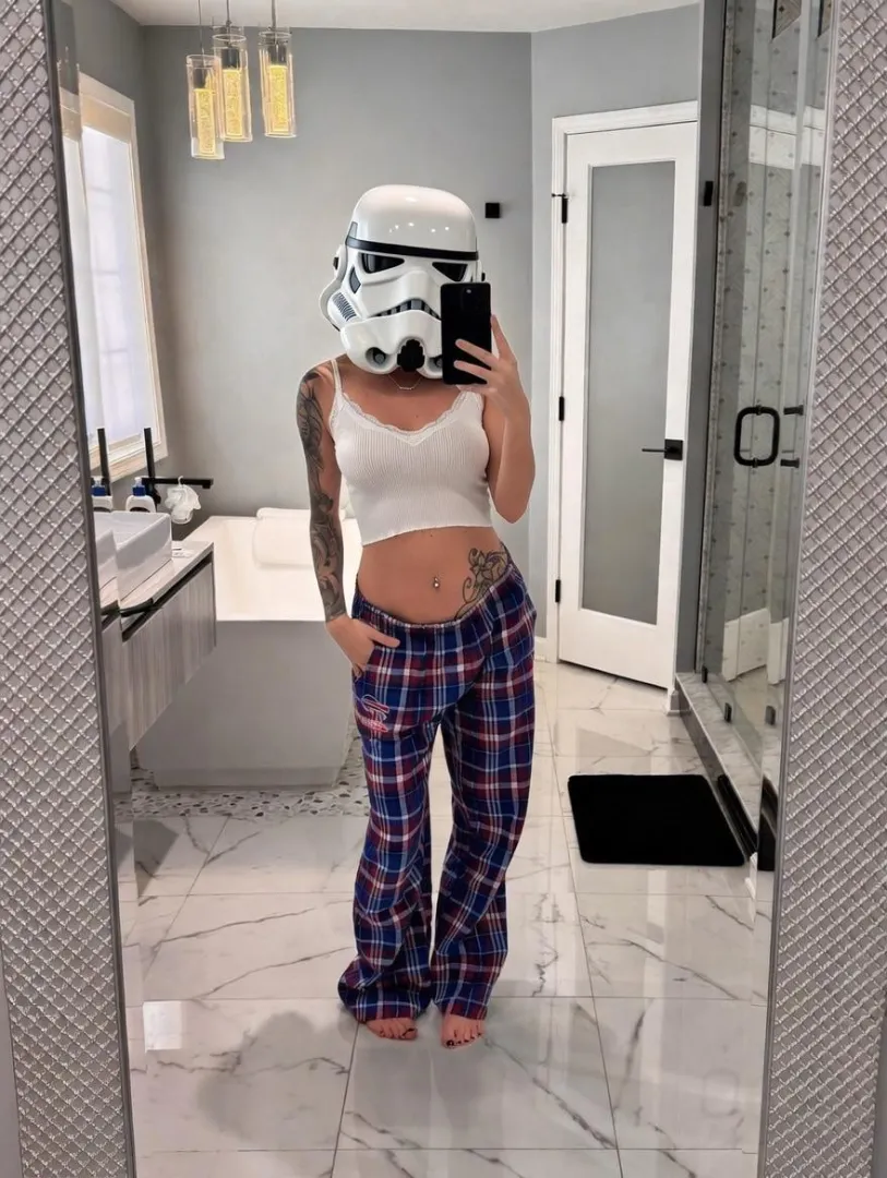 Whoever posted my pic yesterday was a fake account, but I AM looking forward to going back to Galaxy’s Edge! posted by Daintylittlesole