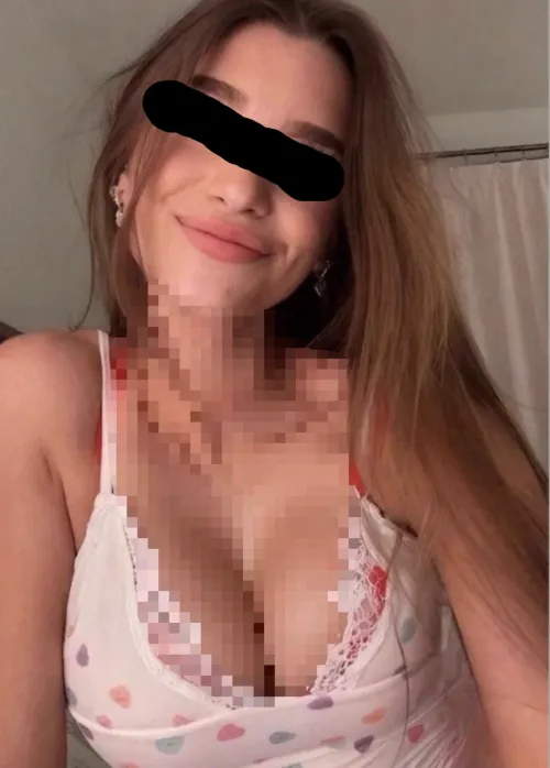 Who’s a good boy for mommy Brooke? Edge edge edge!! Don’t even think about looking at her pixels! by Separate-Status-53