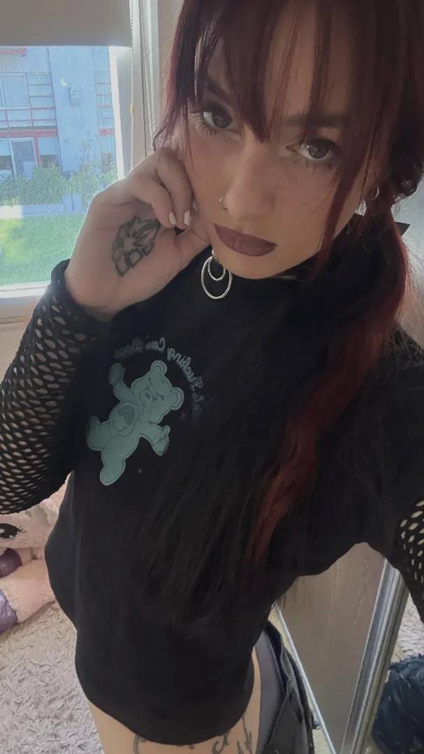 who’s around rn honestly. talk on lnsstgrm: lunaorvyn posted by BananaBro_