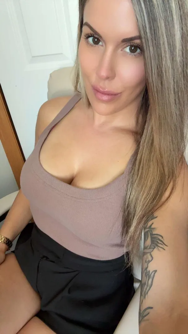 Who's buying my drink tonight?? If not you really should check out my menu :). Just don't be a time waster! posted by karmellaOH