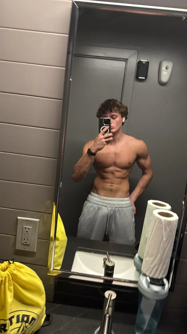 Who’s serving me today? posted by Scared_Bluejay_5299